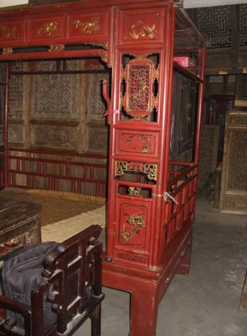 04 Antique Poster Bed 1